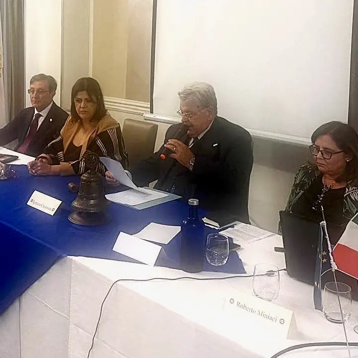 Rifiuti, un tema scottante affrontato dal Rotary Club Presila Cosenza Est