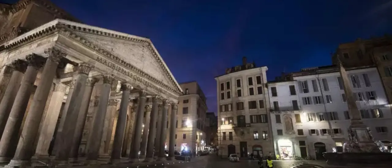Roma, cade dal muro del Pantheon:\u00A0muore un turista giapponese\n
