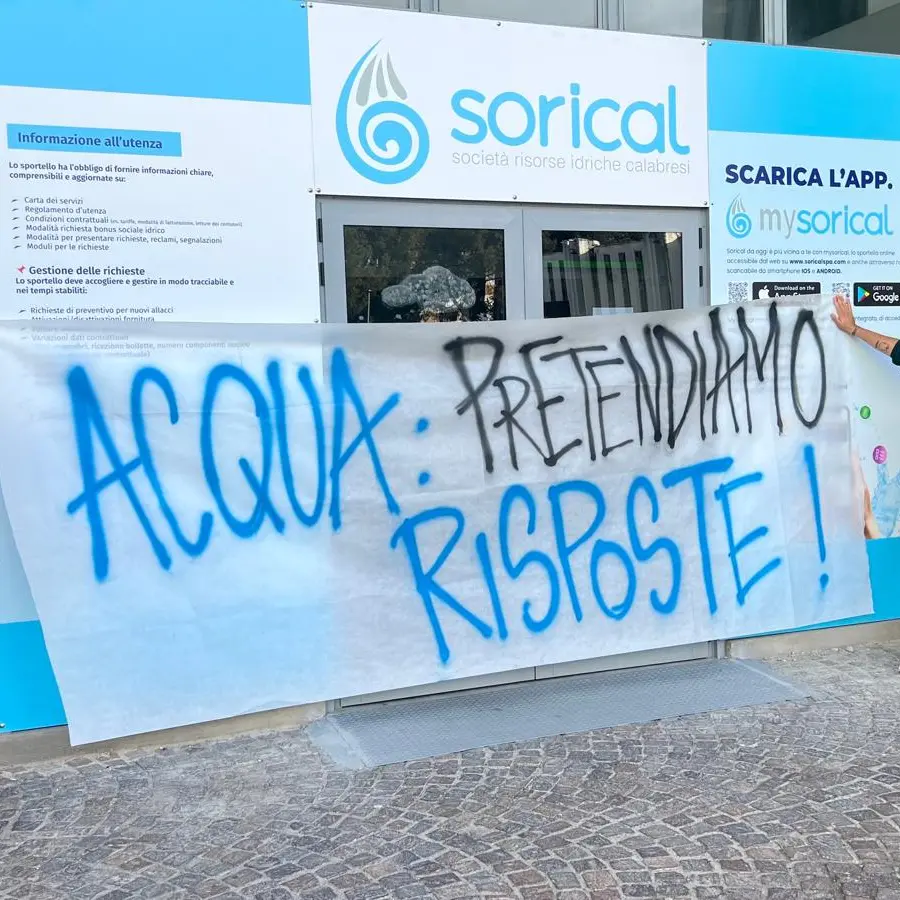 Rubinetti a secco a Cosenza, La Base: «Scaricabarile\u00A0inaccettabile tra Sorical e Comune»