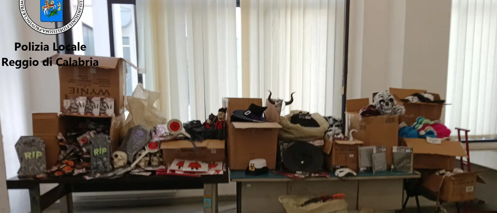 Reggio, sequestrati oltre 2500\u00A0prodotti contraffatti\n