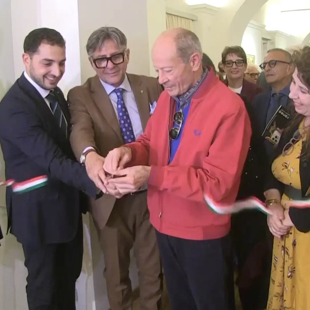 Catanzaro, si alza\u00A0il sipario sul\u00A0Premio Carlino d’Argento. Il maestro del vetro calabrese Vigliaturo espone al San\u00A0Giovanni\n