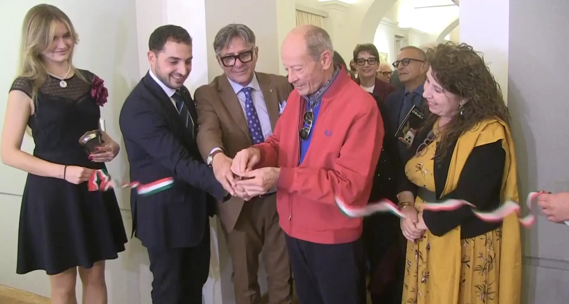 Catanzaro, si alza\u00A0il sipario sul\u00A0Premio Carlino d’Argento. Il maestro del vetro calabrese Vigliaturo espone al San\u00A0Giovanni\n