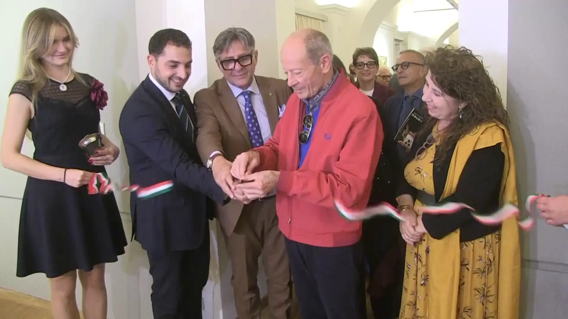 Catanzaro, si alza\u00A0il sipario sul\u00A0Premio Carlino d’Argento. Il maestro del vetro calabrese Vigliaturo espone al San\u00A0Giovanni\n