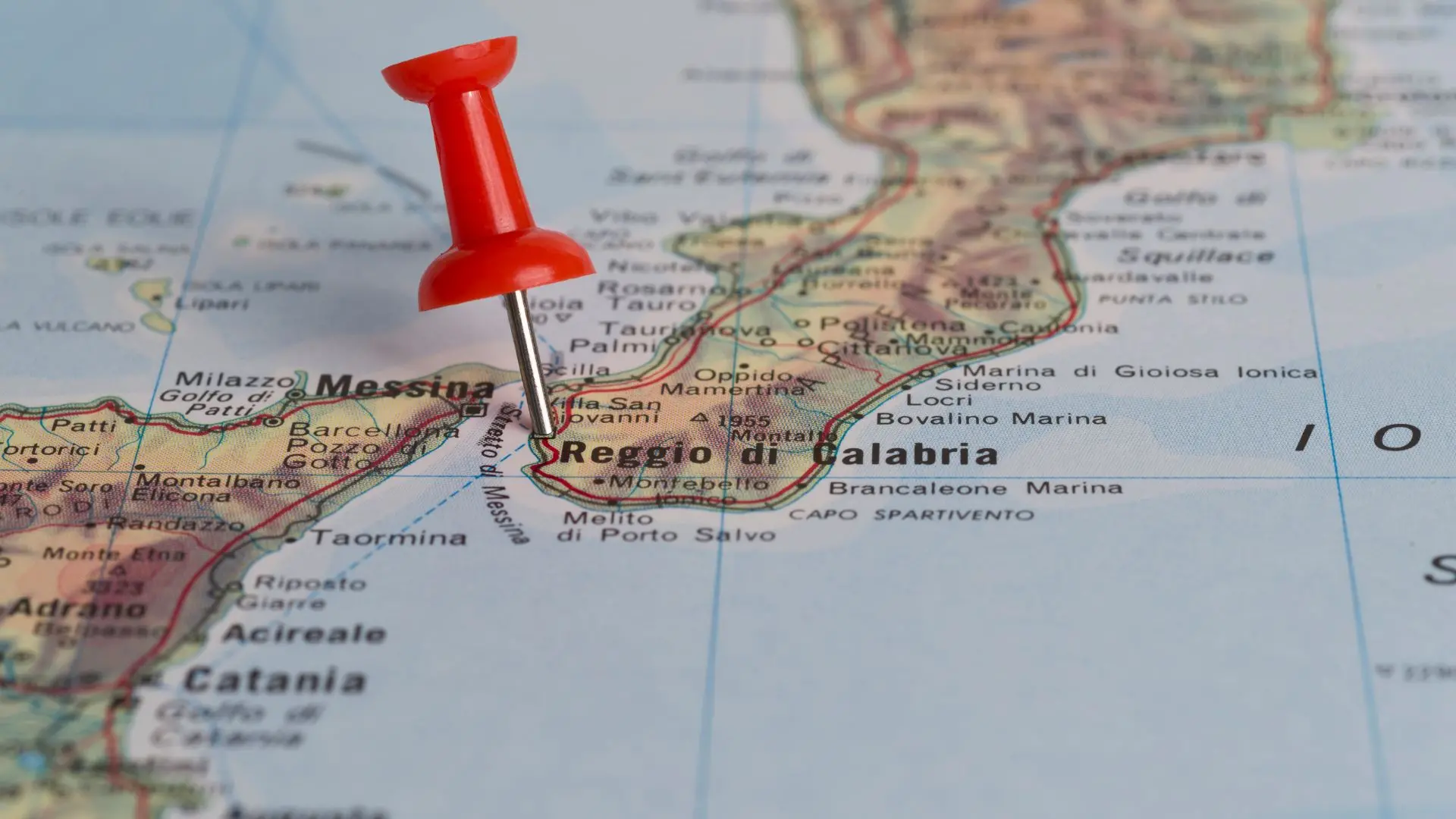 Lo stallo che non possiamo più permetterci: basta slogan, servono competenze e senso della responsabilità\n