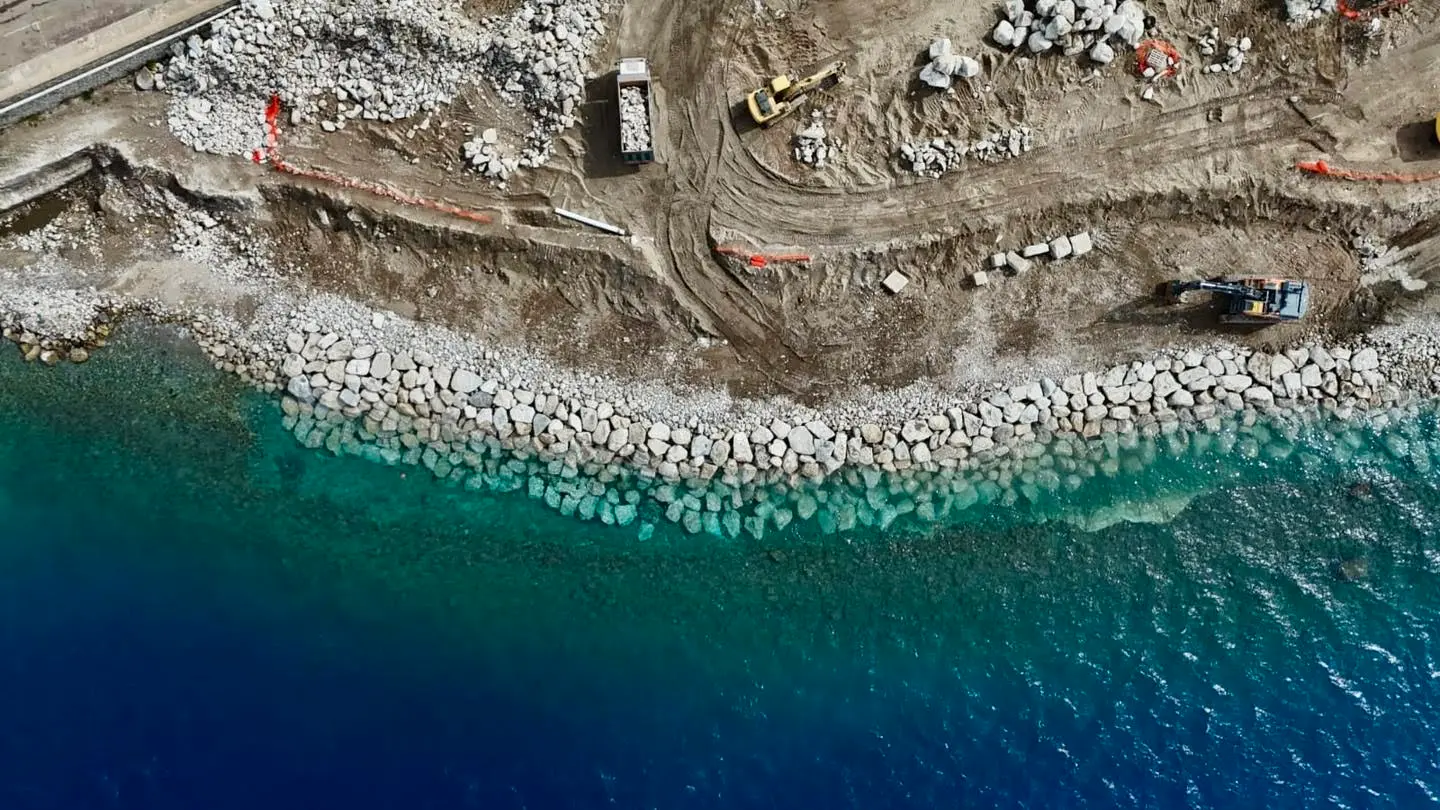 Museo del Mare, Falcomatà: «Demolizioni concluse e posa della scogliera: il cantiere prende forma per il nuovo centro culturale del Mediterraneo»\n
