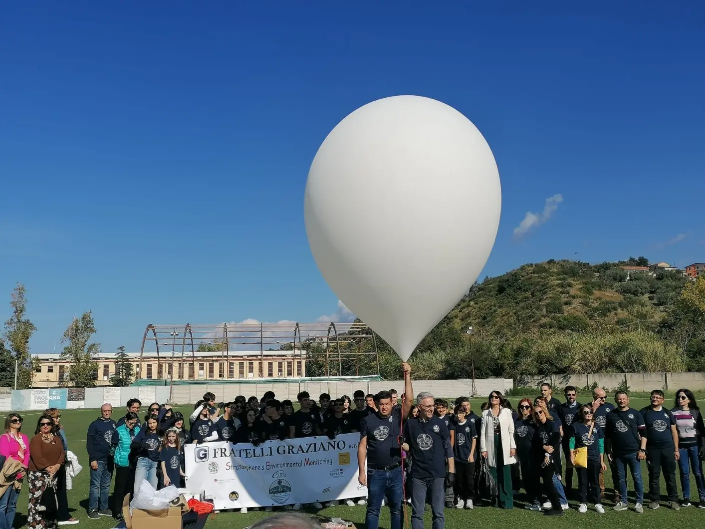 Gli studenti di Cariati conquistano (di nuovo) il cielo: successo per il lancio della sonda del progetto Sem