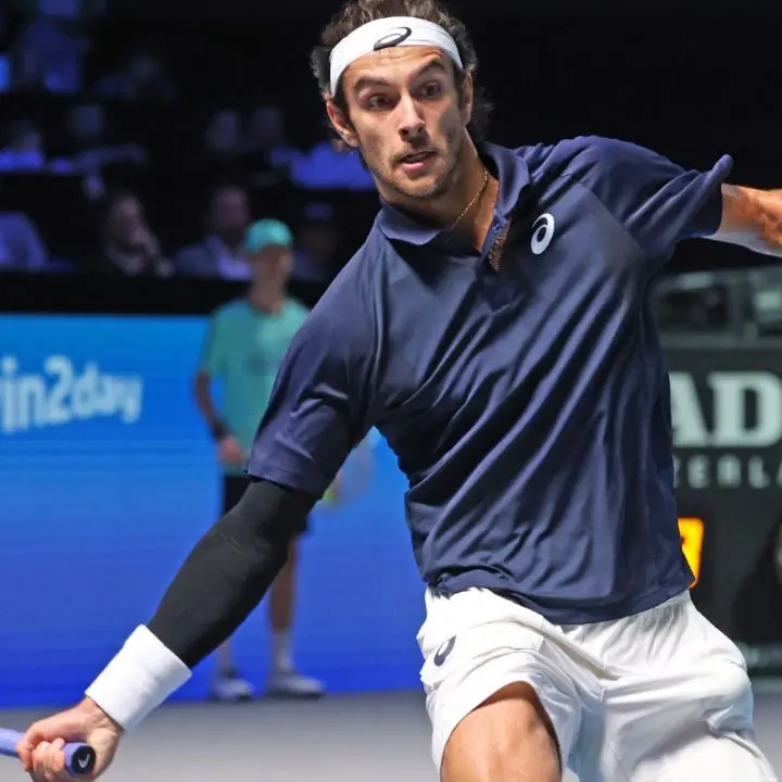 Tennis, a Musetti non riesce l’impresa: Zverev raggiunge Sinner in finale a Vienna
