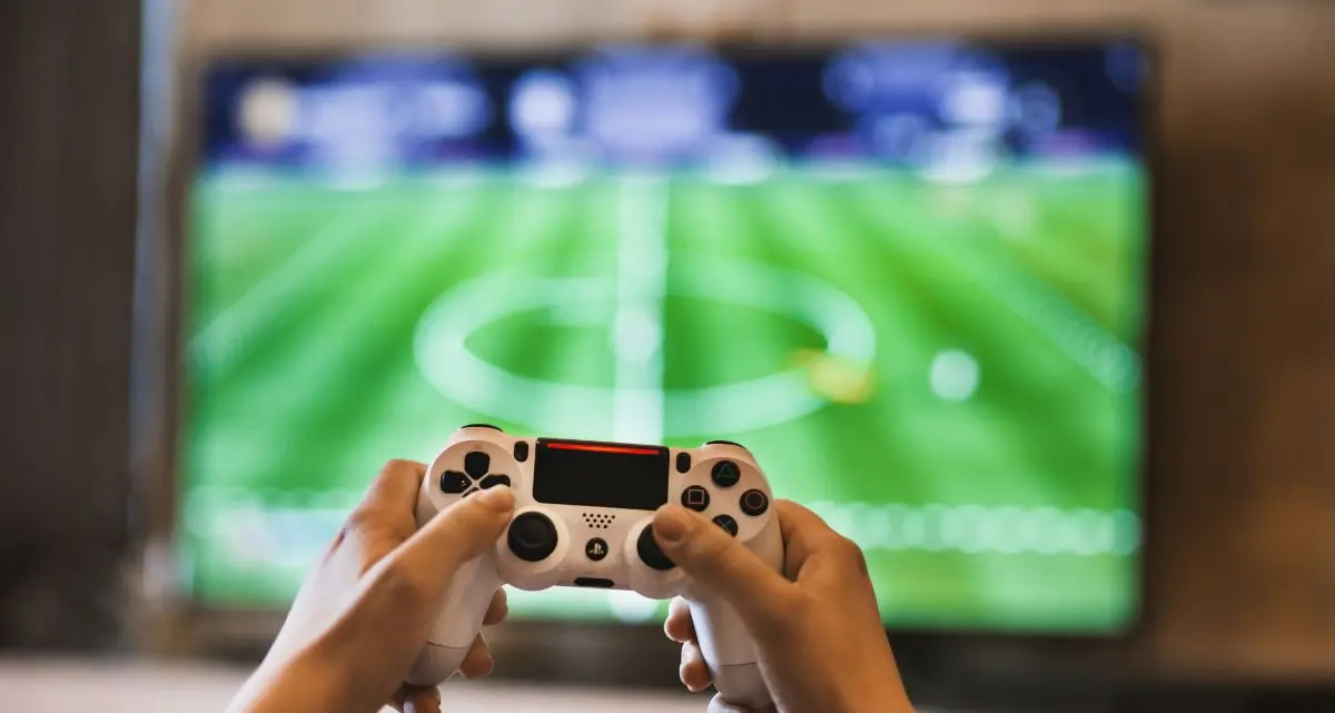 Adescava minori con merende e playstation: arrestato ex educatore per presunti abusi ai danni di due fratellini\n