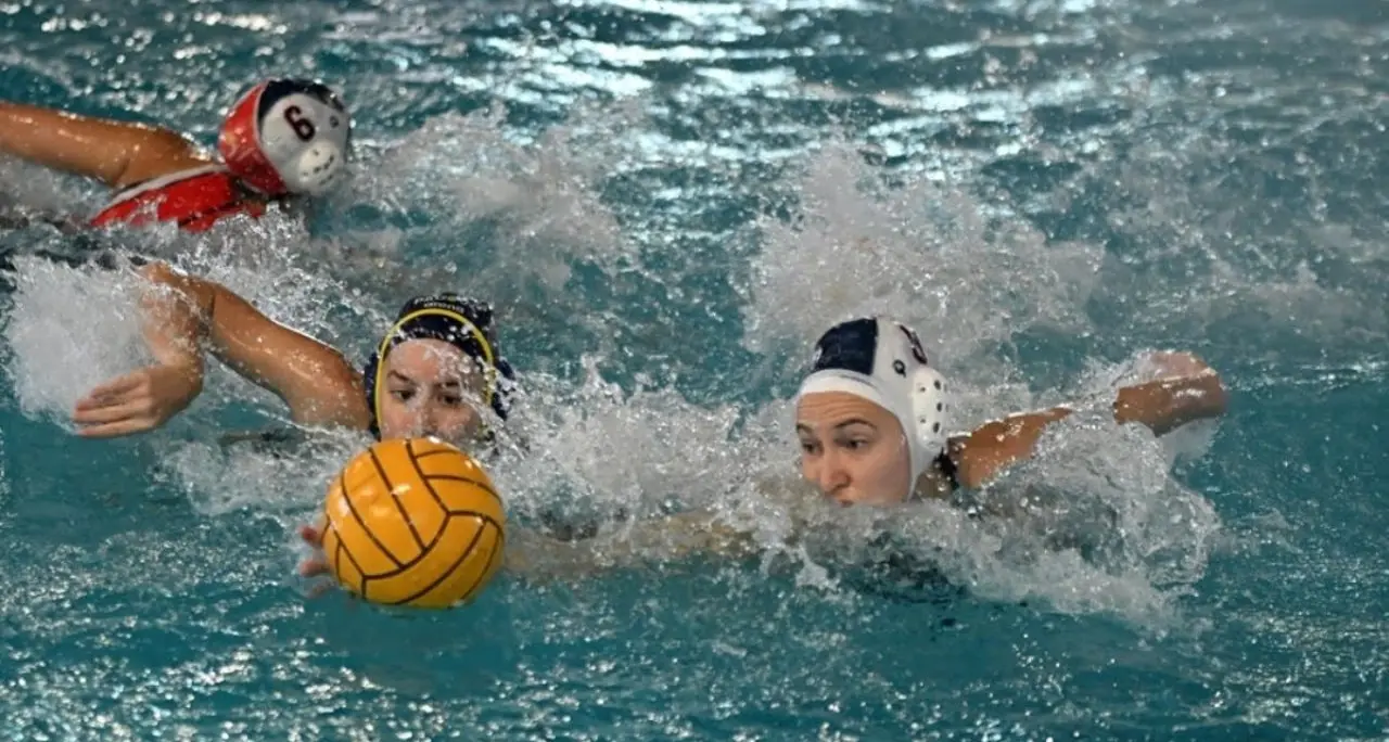 Pallanuoto Serie A1 femminile, Smile Cosenza corsara a Padova: le rossoblù vincono 12-10\n