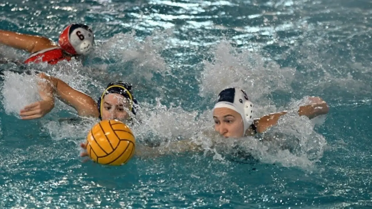 Pallanuoto Serie A1 femminile, Smile Cosenza corsara a Padova: le rossoblù vincono 12-10\n