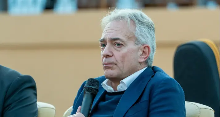 Gianluca Gallo guarda al futuro del vino in Calabria: «Racconta la parte più vera della nostra terra. Cresciamo mentre l’Europa arretra»\n