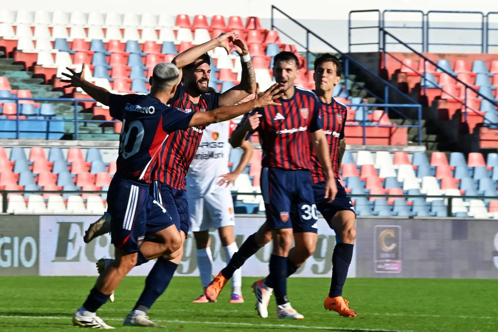 Cosenza-Potenza, show di Ricciardi e Mazzocchi: al “Marulla”\u00A0finisce 3-0\n