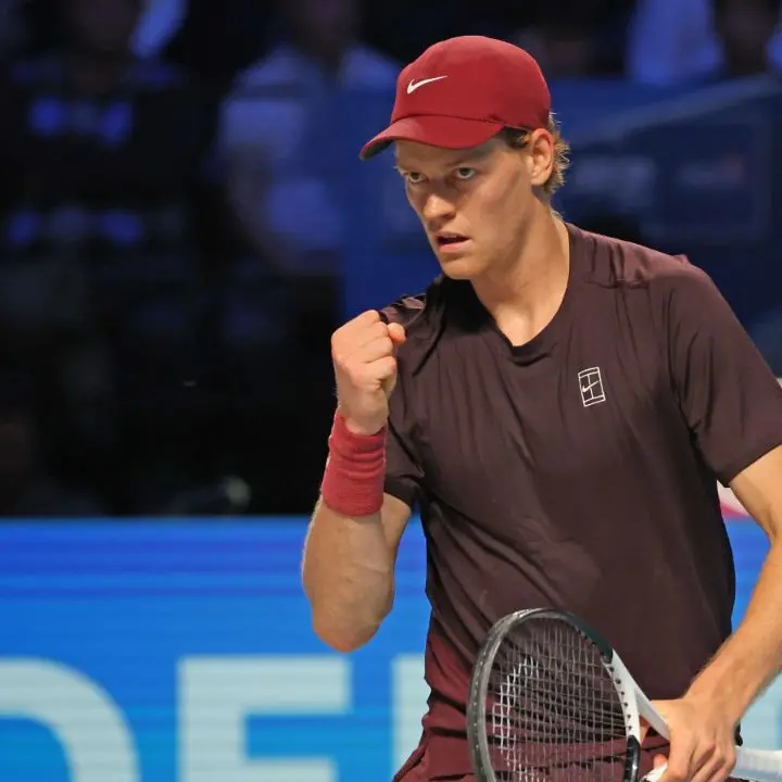 Tennis, Sinner batte Zverev e i crampi: è lui il re di Vienna\n
