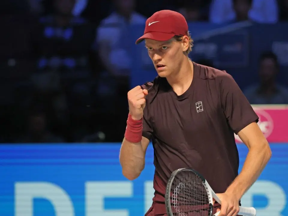 Tennis, Sinner batte Zverev e i crampi: è lui il re di Vienna