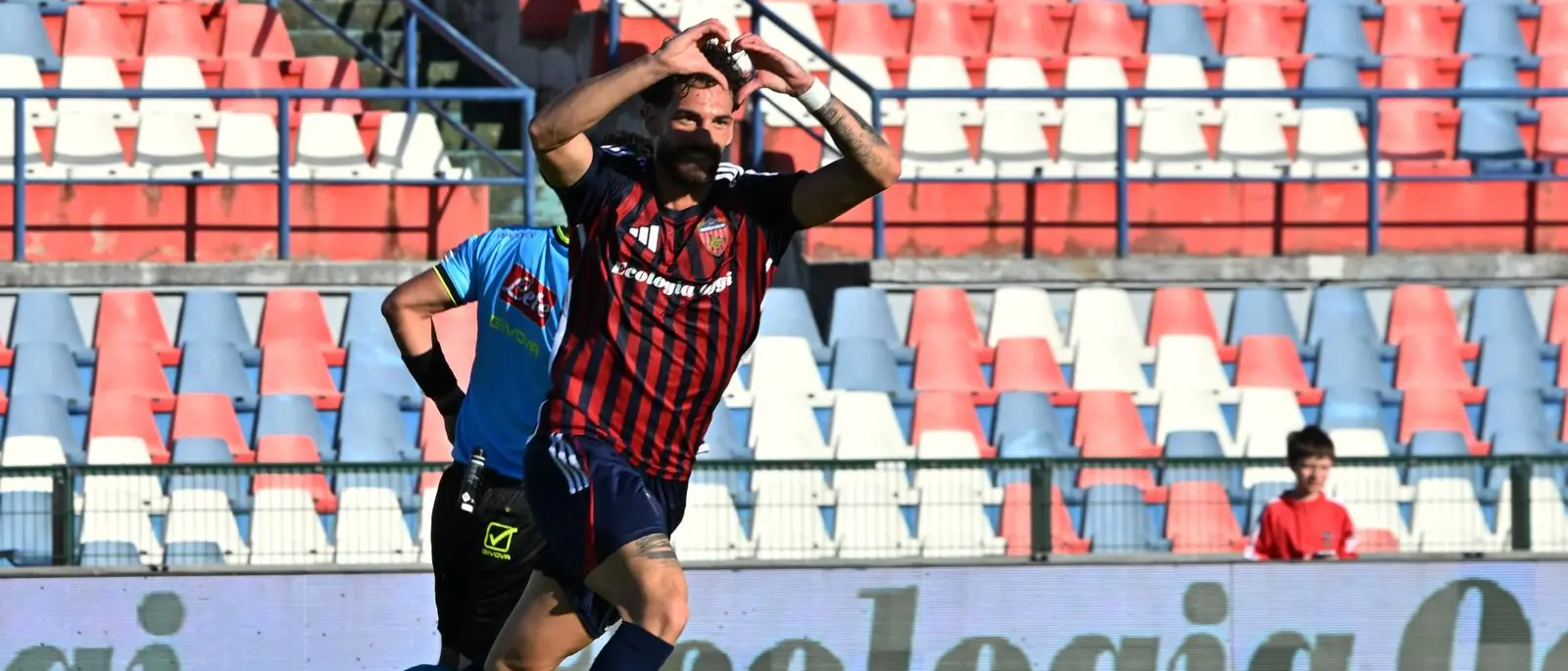 Cosenza travolgente: Ricciardi e Mazzocchi firmano il 3-0 al Potenza\n
