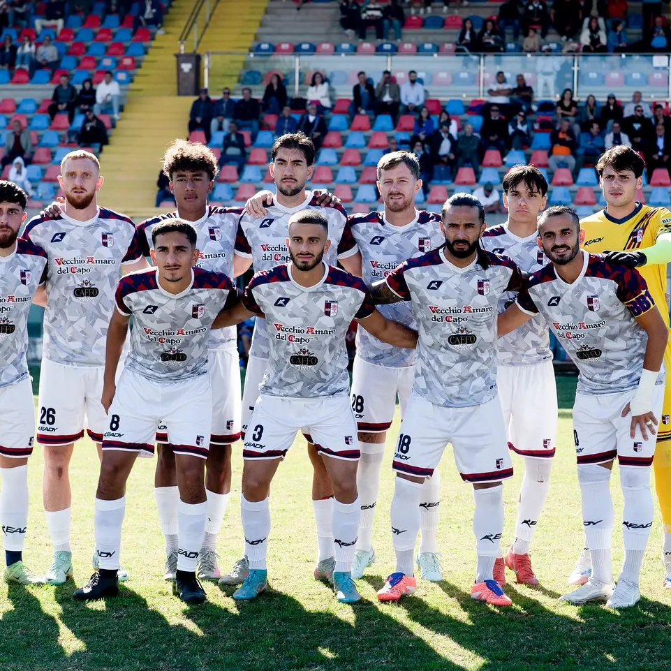 Serie D, la Vibonese perde la vetta condivisa: i rossoblù cadono nel finale (1-0) in casa\u00A0del Savoia\n