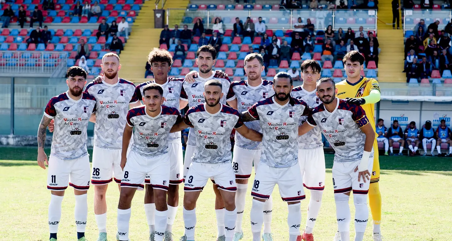 Serie D, la Vibonese perde la vetta condivisa: i rossoblù cadono nel finale (1-0) in casa\u00A0del Savoia\n