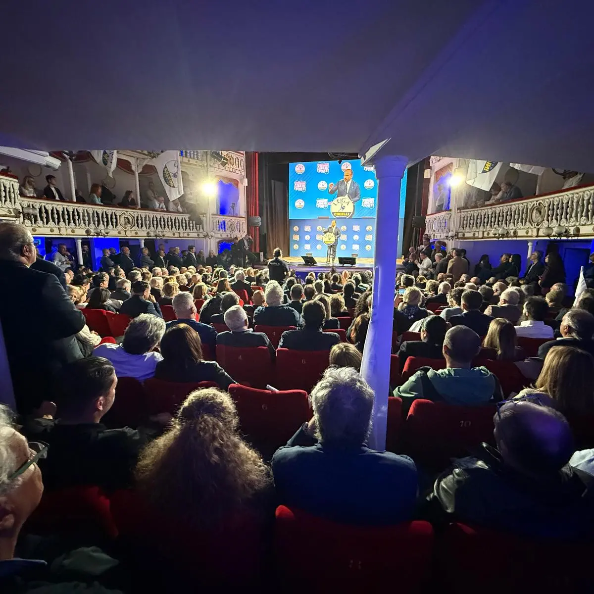 Salvini lancia la sfida per la Campania: «Sinistra\u00A0divisa, noi\u00A0uniti. Eav una vergogna, sto pensando di commissariarla»\n