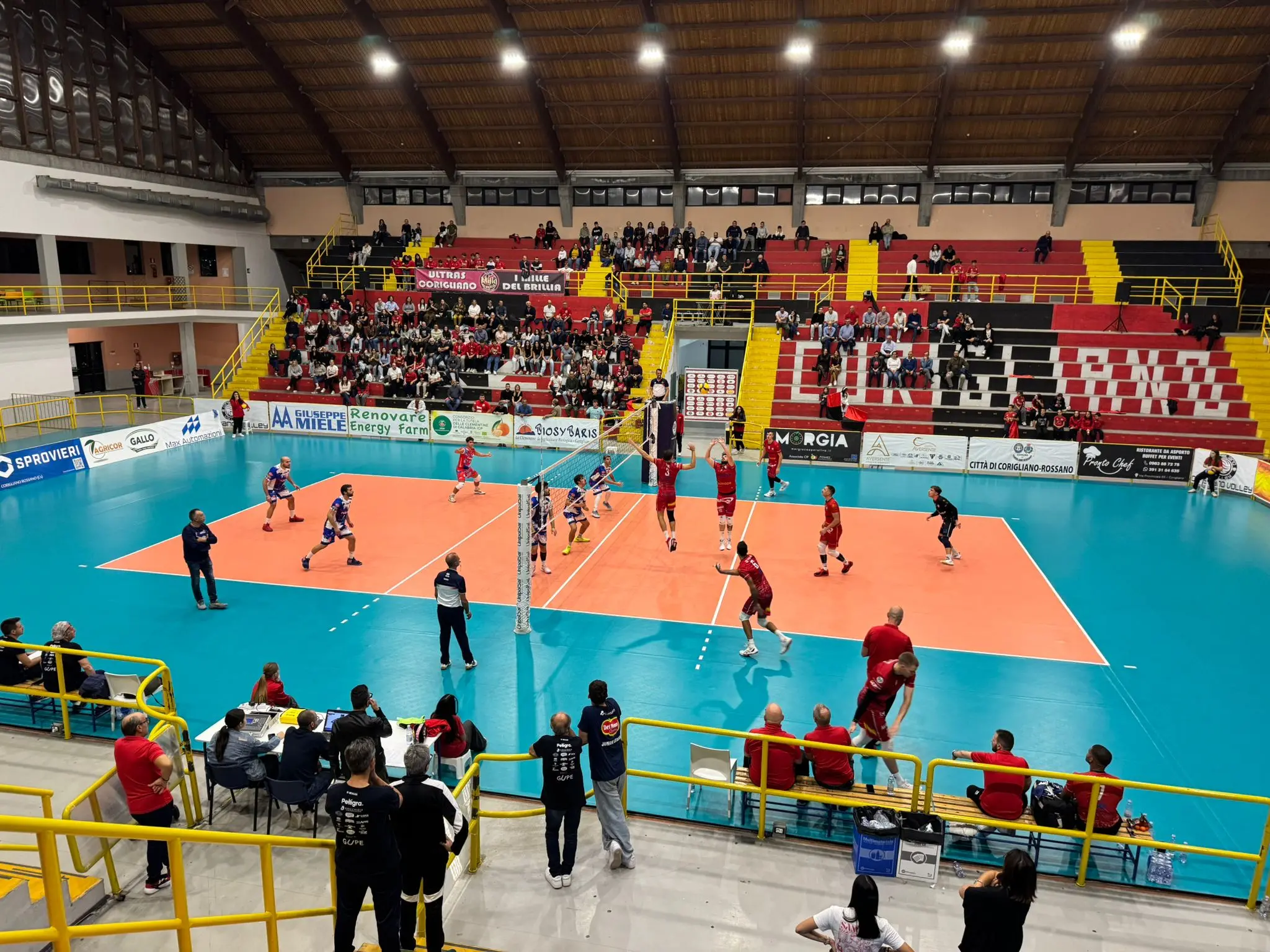 Pallavolo, il Corigliano Volley travolge la Gupe: 3-0 e punteggio pieno in Serie B maschile\n