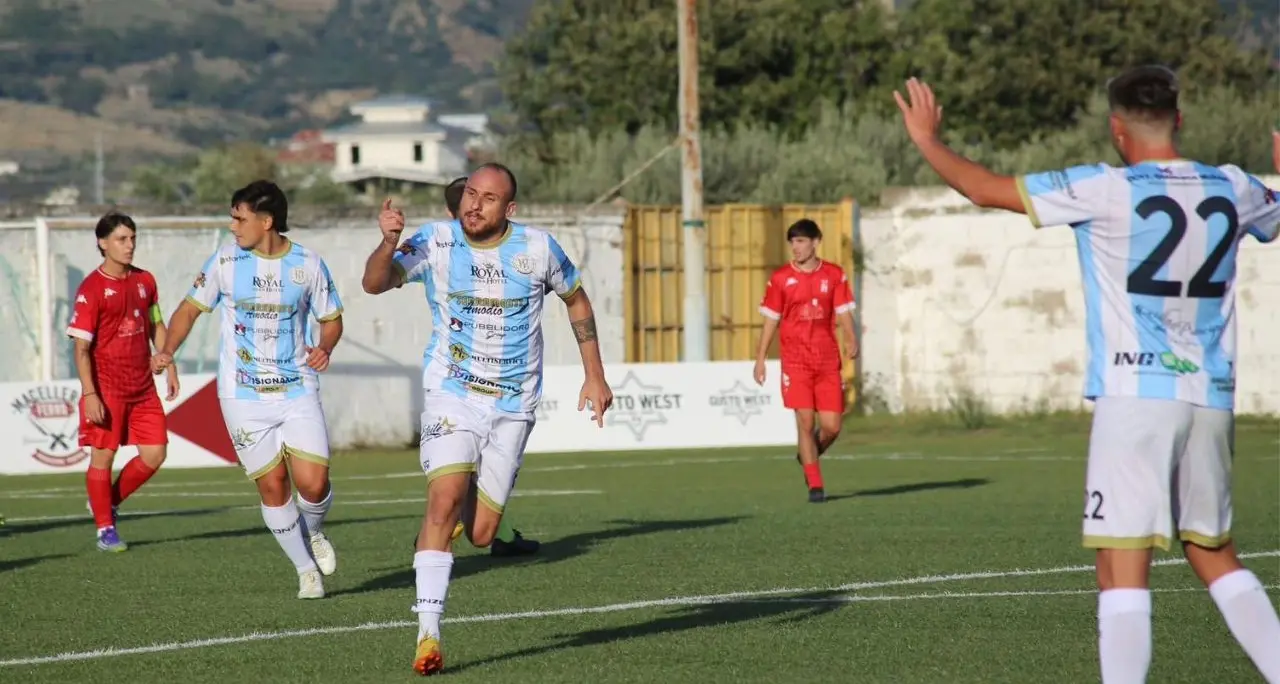 Promozione A, la matricola Kratos Bisignano in zona play-off. Surace: «Il pari con lo Scalea ci serve come esperienza»\n
