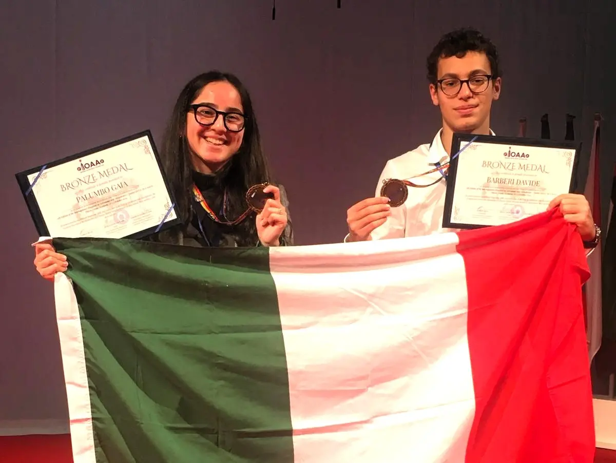 Gli\u00A0studenti Palumbo e Barbieri sul podio alle Olimpiadi internazionali di astronomia e astrofisica junior, Falcomatà:\u00A0«Siamo orgogliosi»\n