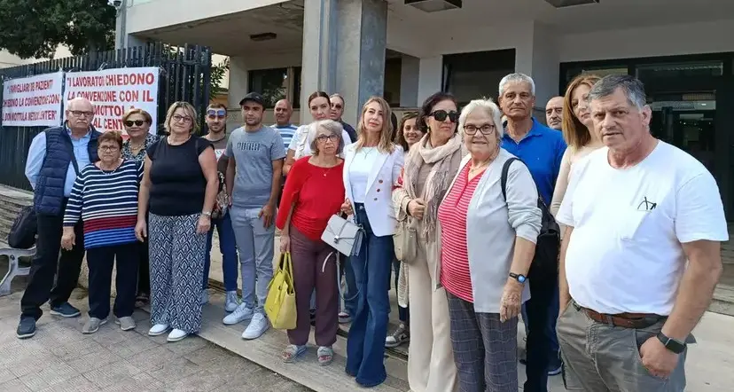 Don Mottola, nuovo appello di lavoratori e caregiver: «Chi blocca l’erogazione dei fondi e perché?»
