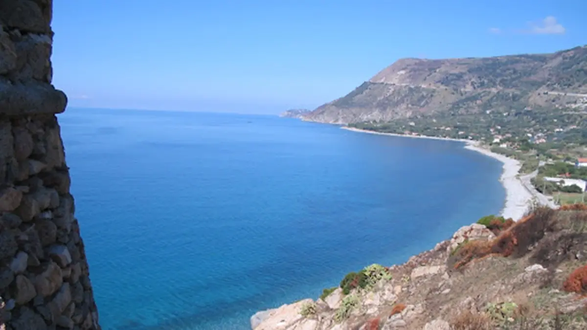 <p>Un tratto della costa di Joppolo </p>\\n