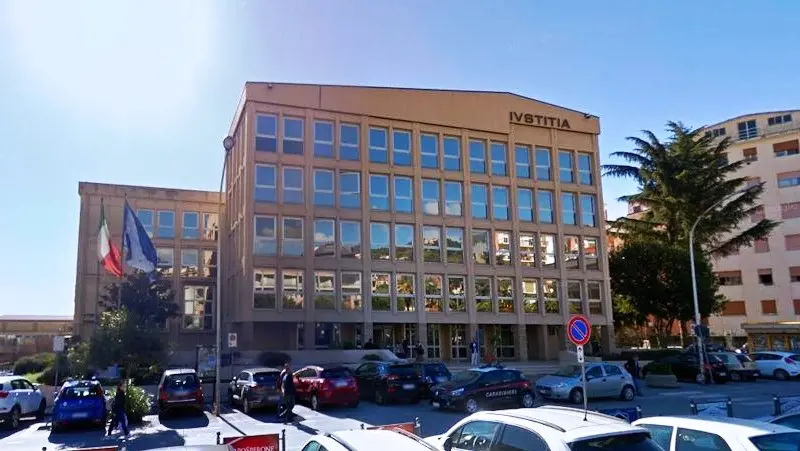 Delitto sul lungomare di Lamezia, il presunto omicida non risponde al gip. Domani l’autopsia sul corpo di Torcasio