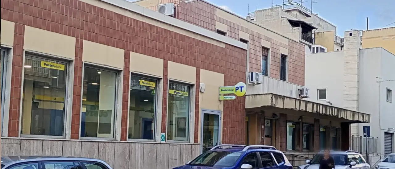 Gioia Tauro, irrompe alle Poste armato di coltello: i carabinieri sventano il furto e lo arrestano in flagranza