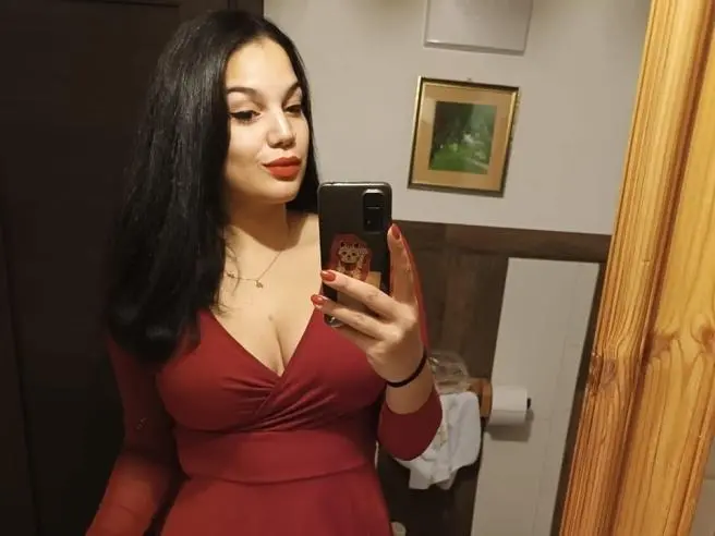 Reggio Emilia, 28enne trovata morta in bagno: forse folgorata mentre faceva la doccia\n