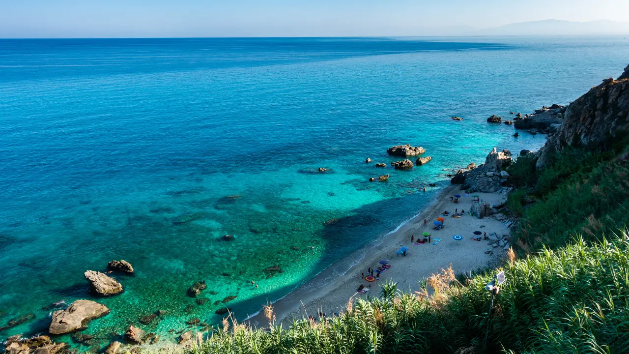“Azzurro di Calabria”, a Parghelia la prima tappa del festival che celebra la cultura marinara e l’economia blu\n