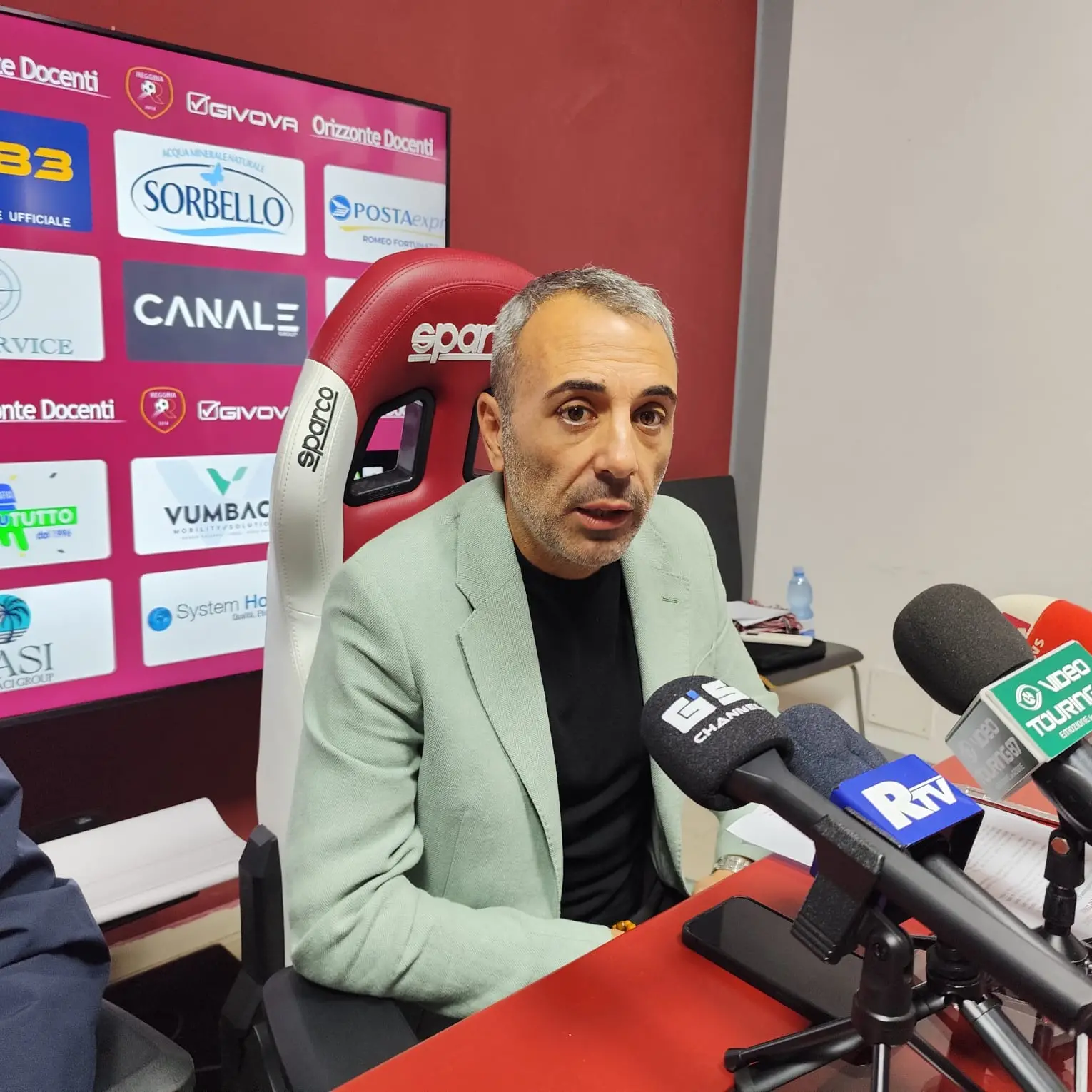 Reggina, «vento contrario ma porto impresso»: Torrisi sui social indica la via della risalita\n