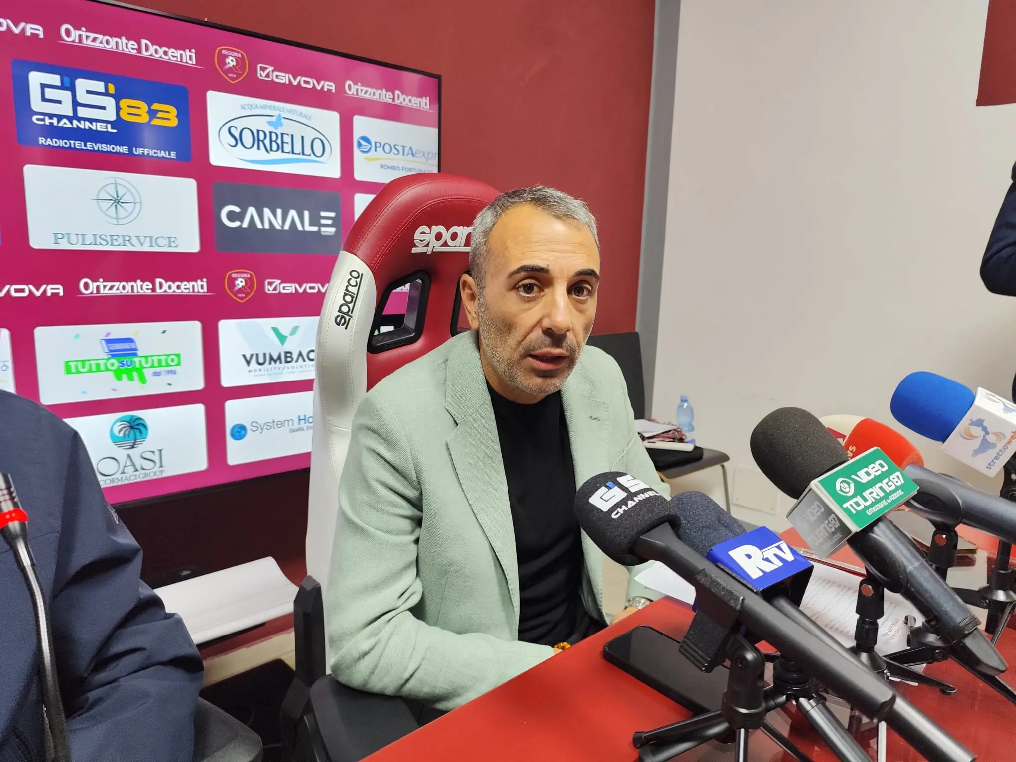 Reggina, «vento contrario ma porto impresso»: Torrisi sui social indica la via della risalita\n