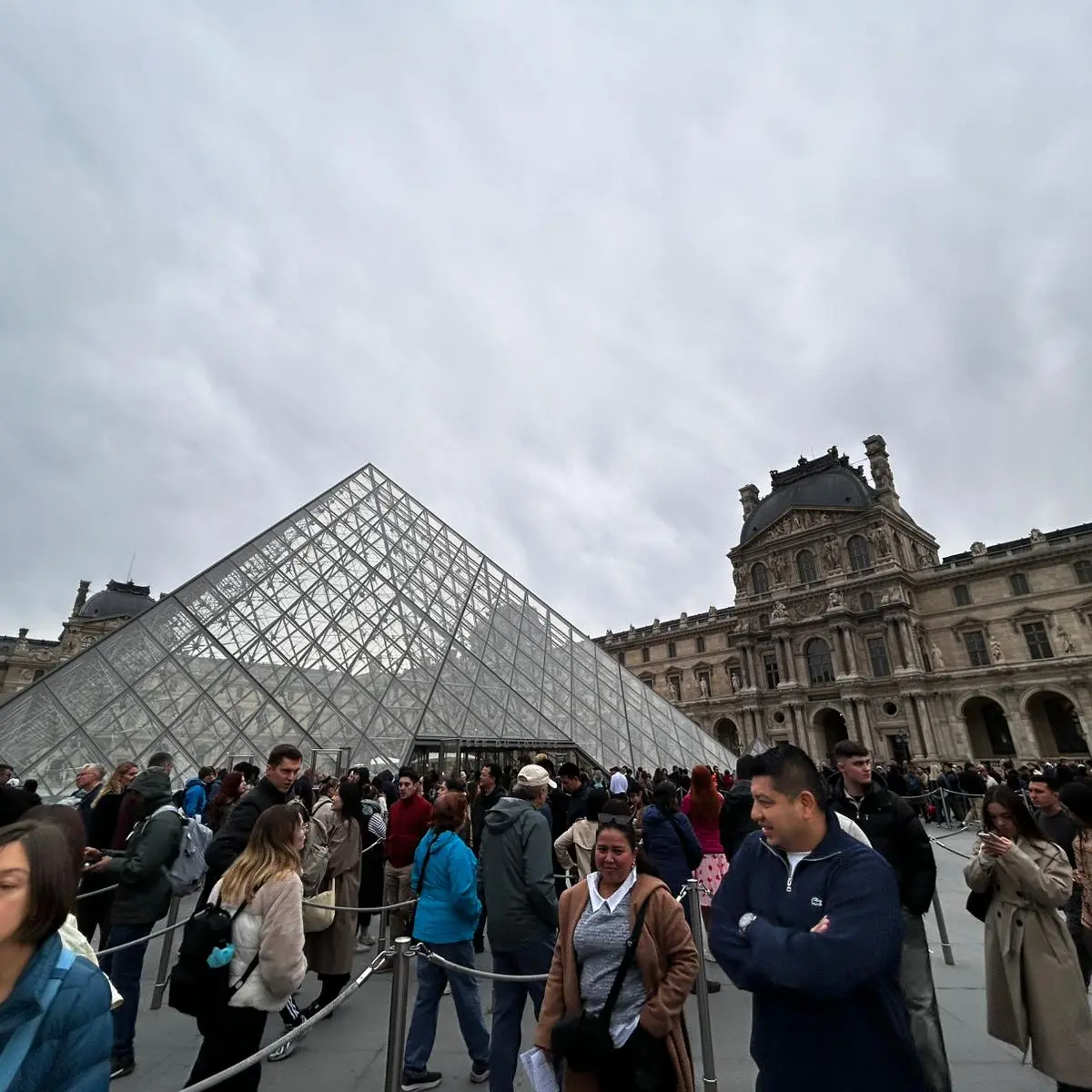 Furto da 88 milioni al Louvre, il racconto del fumettista calabrese testimone del colpo del secolo