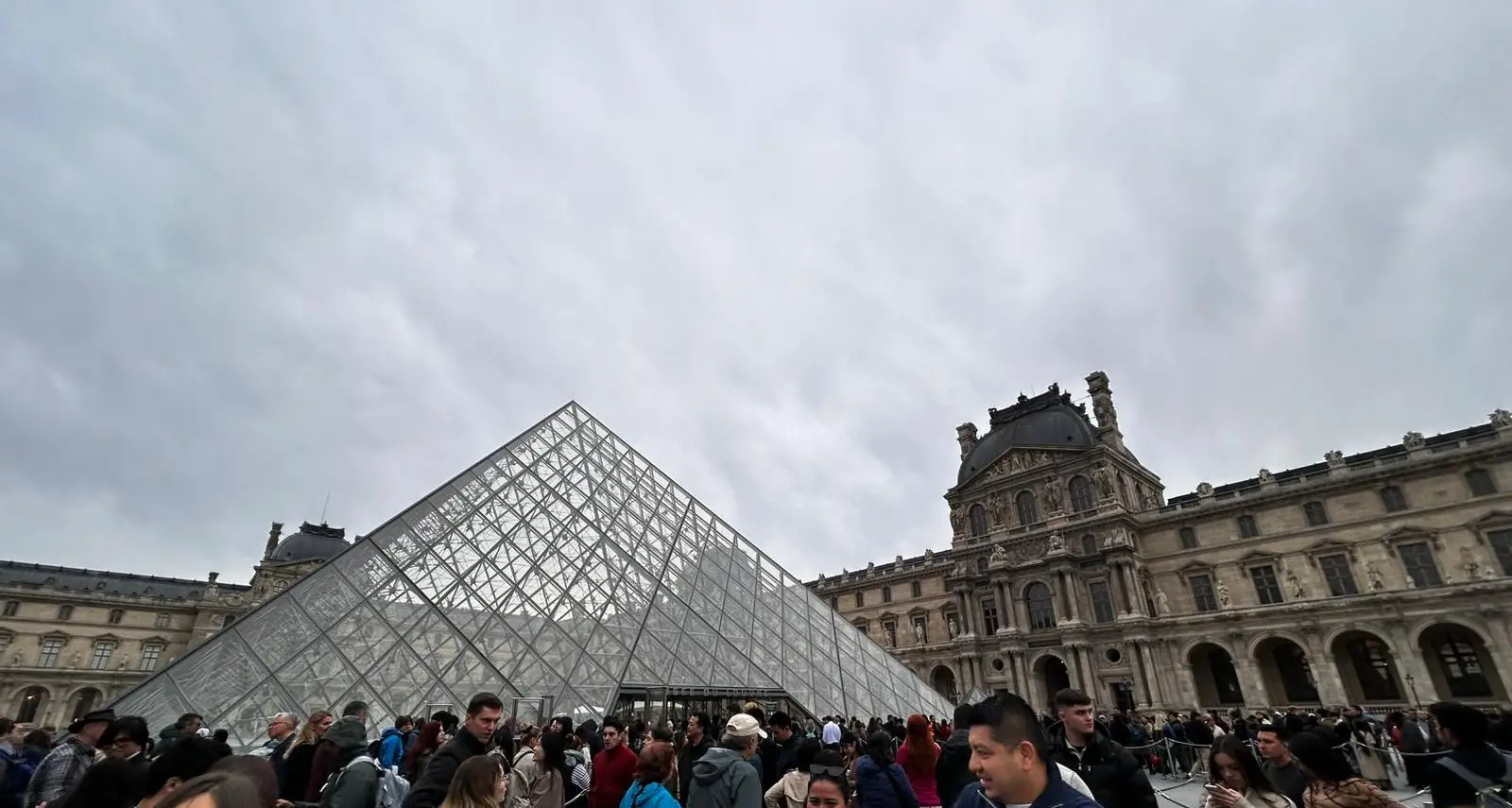Furto da 88 milioni al Louvre, il racconto del fumettista calabrese testimone del colpo del secolo