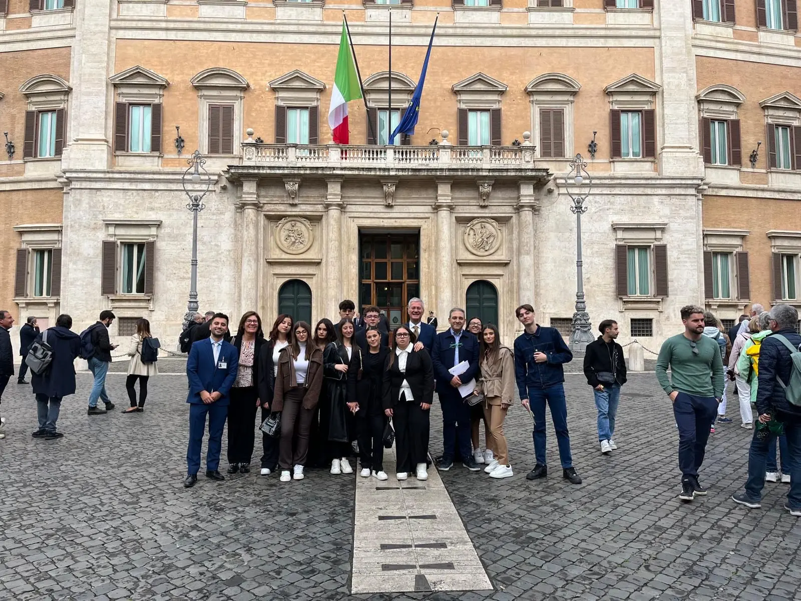 Il Liceo Classico di Tropea premiato a Roma: gli studenti simulano l’approvazione di\u00A0un progetto di legge\n