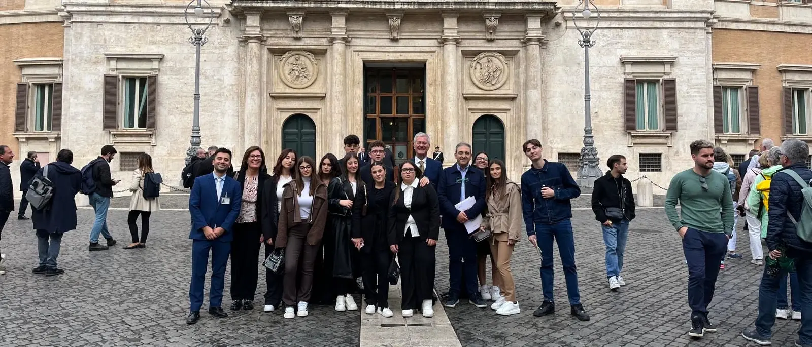 Il Liceo Classico di Tropea premiato a Roma: gli studenti simulano l’approvazione di\u00A0un progetto di legge\n