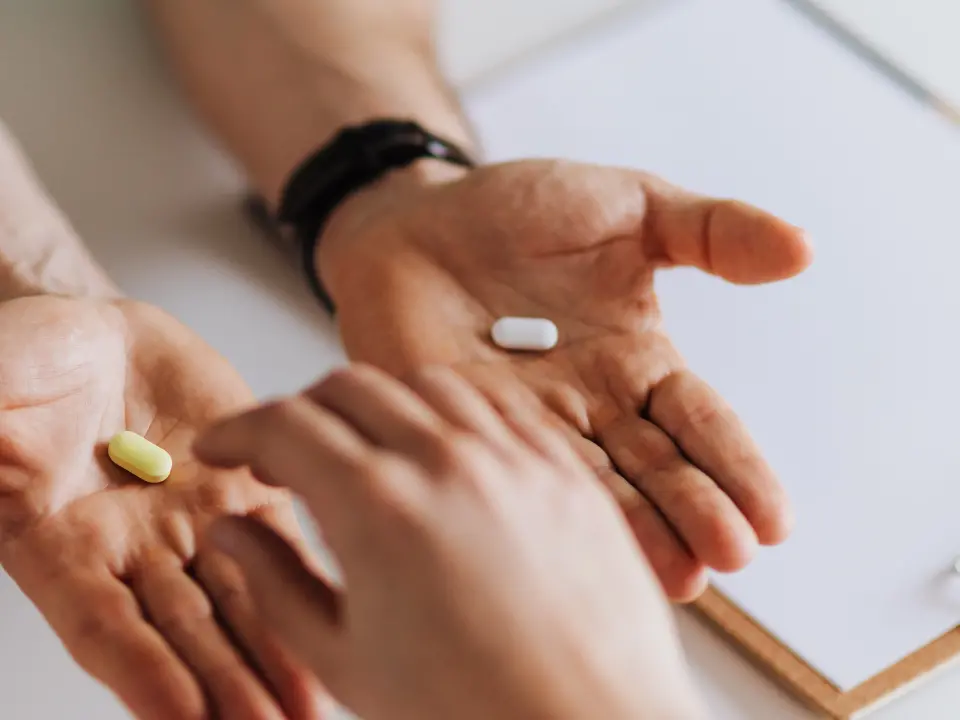 Si rivolge ai carabinieri perché un farmaco salvavita è introvabile in Calabria: «Ho un tumore, rischio di morire ogni giorno»