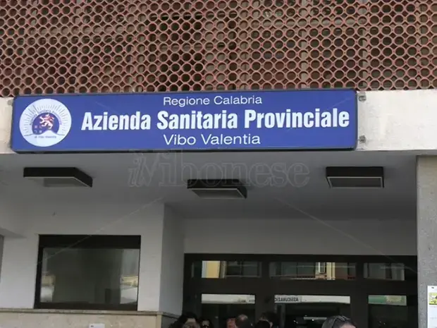 Asp Vibo, un anno di commissariamento e sanità ancora a pezzi. Città attiva: «Reparti a rischio e zero programmazione»