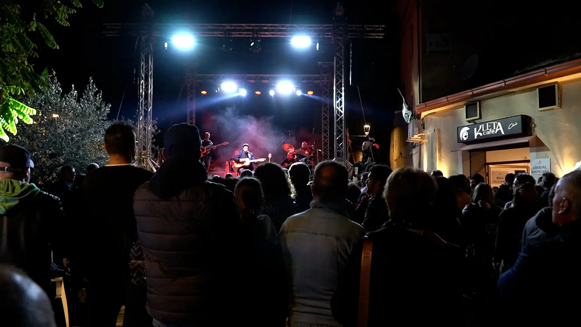 <p>Un momento del concerto di Mimmo Cavallaro</p>\\n