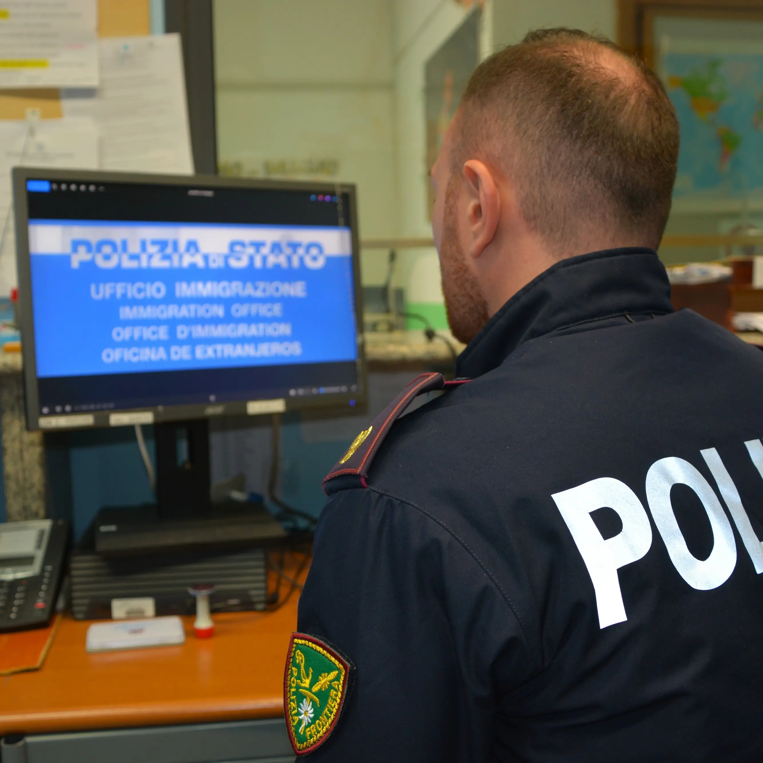 Coinvolto in truffe romantiche online e detenuto a Vibo, rimpatriato un cittadino nigeriano condannato per mafia