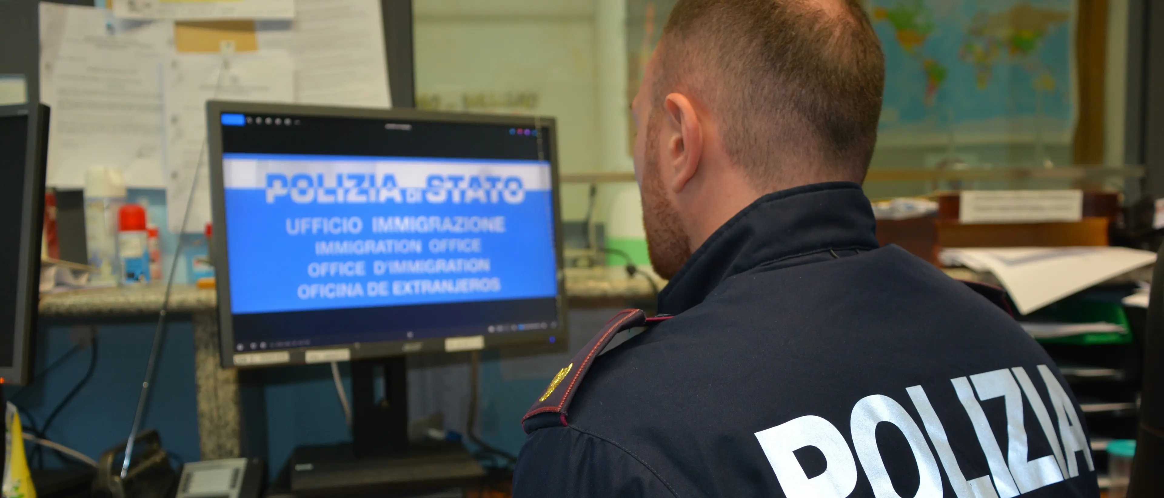 Coinvolto in truffe romantiche online e detenuto a Vibo, rimpatriato un cittadino nigeriano condannato per mafia