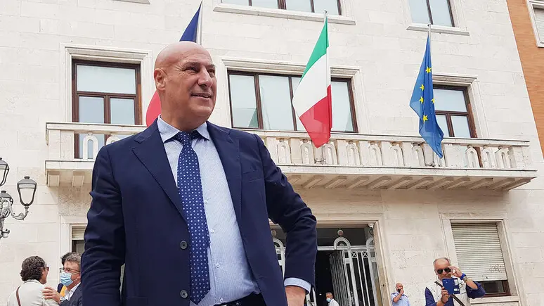 <p>Il sindaco di Crotone, Vincenzo Voce</p>\\n