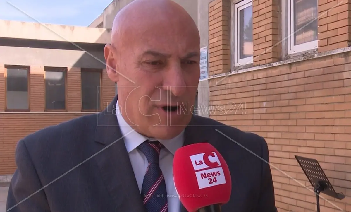 Dopo i pugni al consigliere arrivano le dimissioni del sindaco di Crotone:\u00A0«Le scuse non bastano»\n