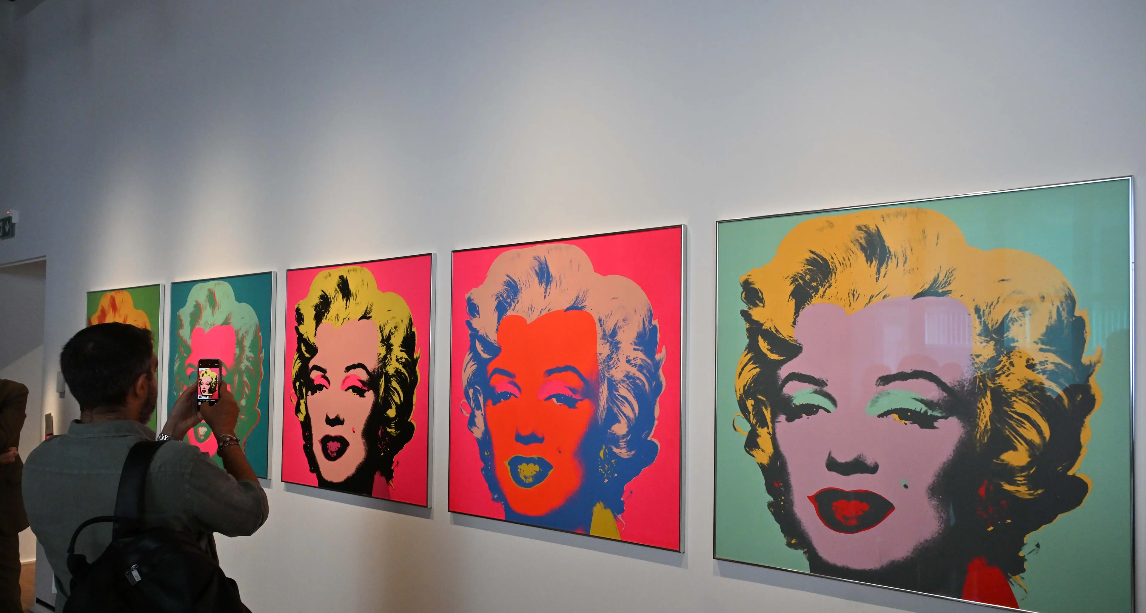 Falsi di Andy Warhol esposti in Calabria, la Procura di Cosenza indaga dopo una segnalazione arrivata dal Nord