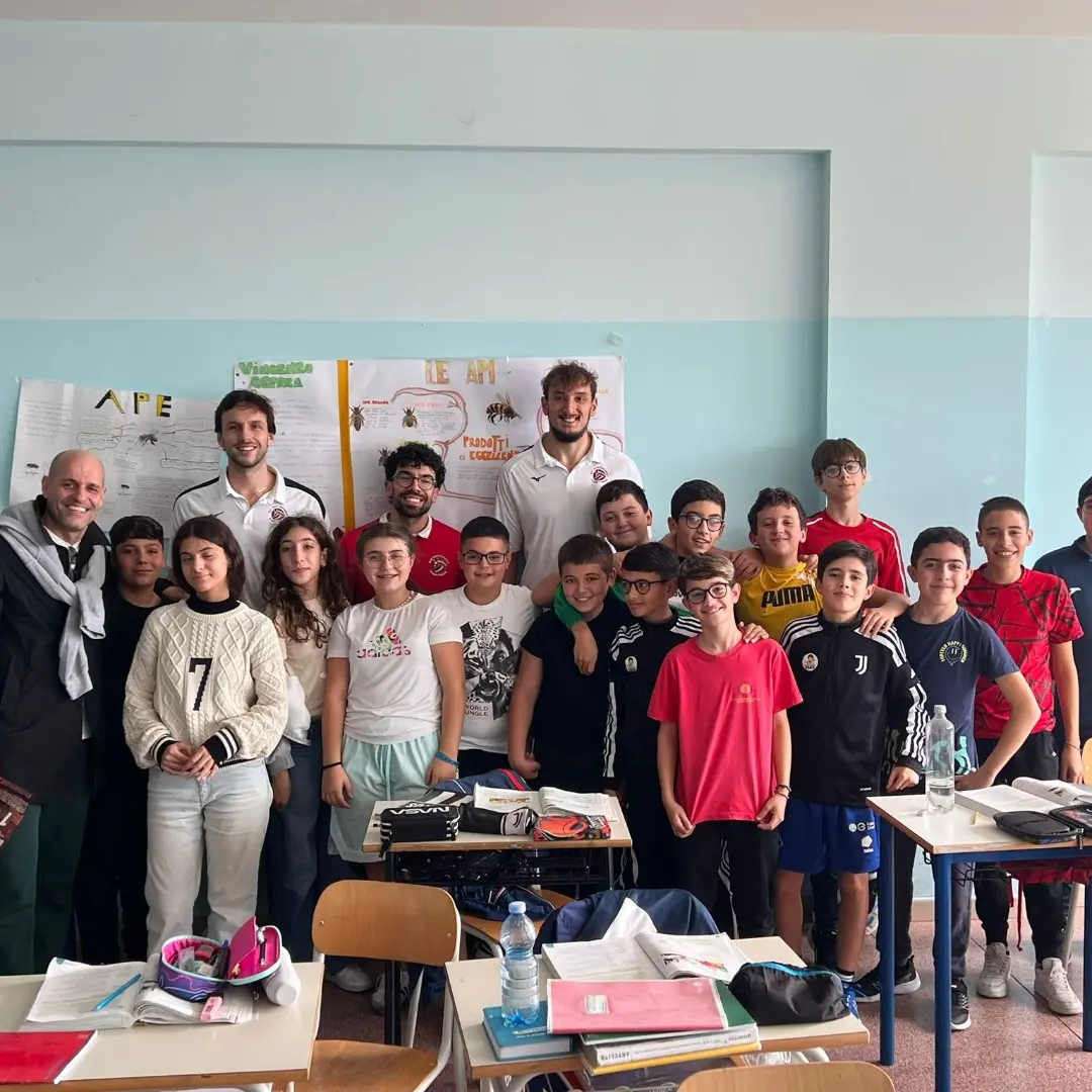 Reggio, gli alunni della Nosside-Pythagoras-Moscato incontrano i giocatori della Domotek Volley\n