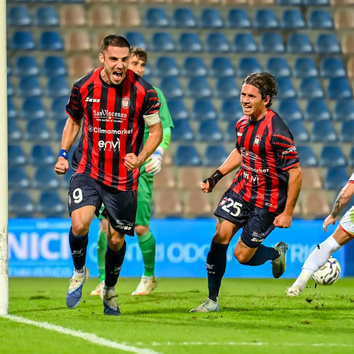 Coppa Italia Serie C,\u00A0Crotone-Foggia 1-0:\u00A0gli squali\u00A0passano il turno ma non\u00A0del tutto l’esame\n