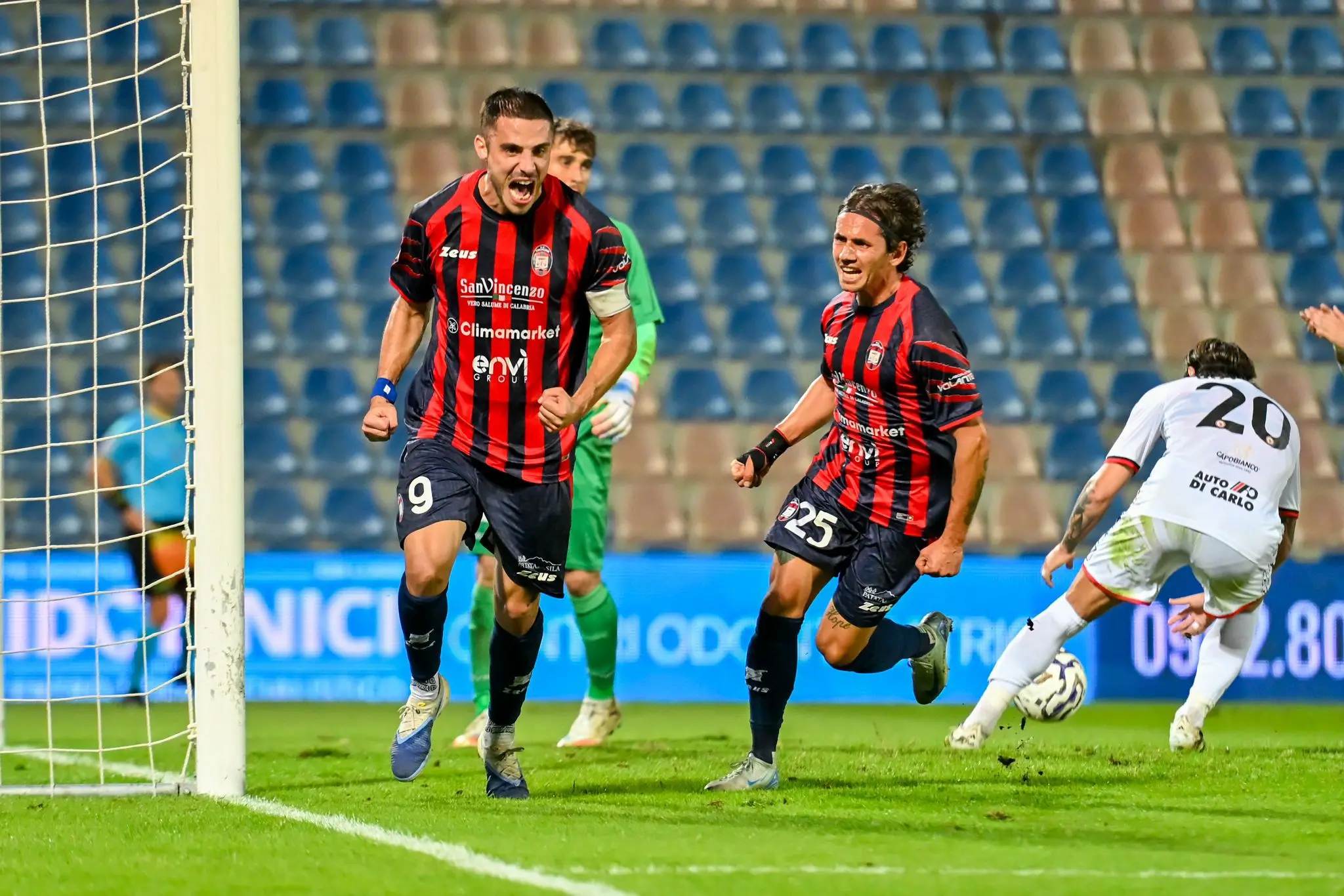 Coppa Italia Serie C,\u00A0Crotone-Foggia 1-0:\u00A0gli squali\u00A0passano il turno ma non\u00A0del tutto l’esame\n