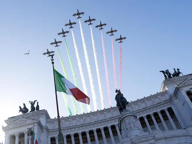 Cosenza celebra il 4 Novembre: cerimonia per l’Unità Nazionale e le Forze Armate in Piazza della Vittoria