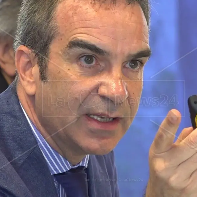 Il presidente Occhiuto firma i primi atti della nuova legislatura\n